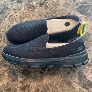 NEW Skechers gowalk3 men’s size 10.5